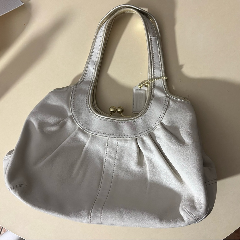 Coach Leather Limited Edition Pleated Kiss Lock Ivory Gold Used